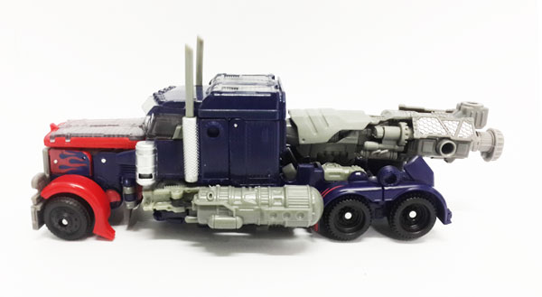 Transformers-Dark-Of-The-Moon-Optimus-Prime-Voyager-Class-Mechtech-review-(1)