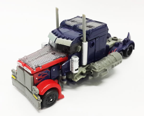 Transformers-Dark-Of-The-Moon-Optimus-Prime-Voyager-Class-Mechtech-review-(8)