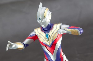 figure-rise-standard-ultraman-trigger-multi-type (2)