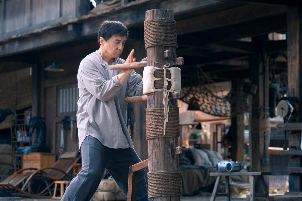 02. Luo (Jackie Chan) training in martial arts_2