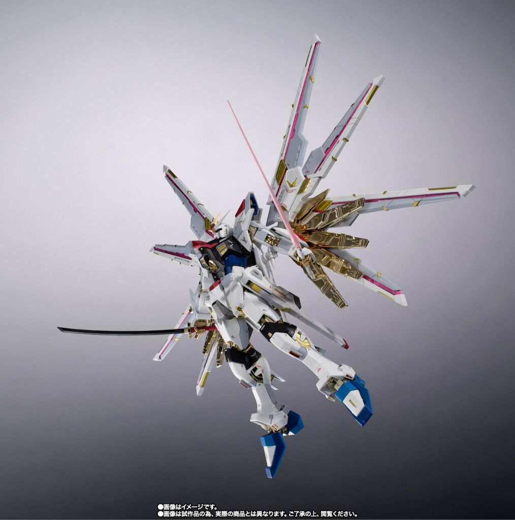 CHOGOKIN MIGHTY STRIKE FREEDOM (7)