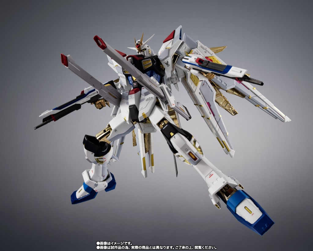 CHOGOKIN MIGHTY STRIKE FREEDOM (8)