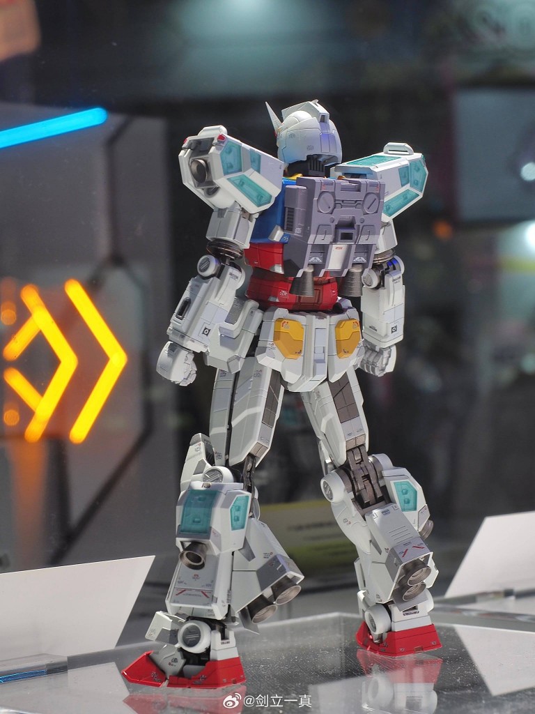 Robot Spirits (SIDE MS) RX-78F00E Gundam (5)